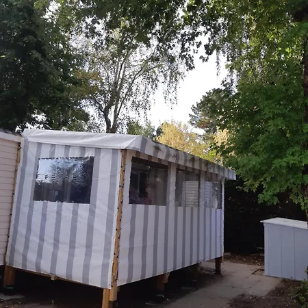 Parque de Campismo Mobil-home A Louer Dans Un **** Proche De La Et Foret