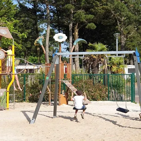 Parque de Campismo Mobil-home A Louer Dans Un **** Proche De La Et Foret