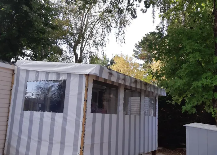 مكان تخييم Mobil-home A Louer Dans Un **** Proche De La Et Foret