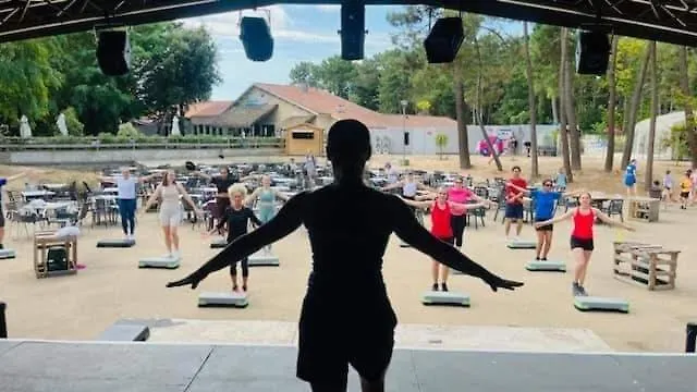 Mobil-home A Louer Dans Un **** Proche De La Et Foret